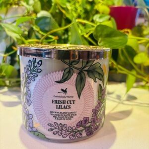 Bath & Body Works Fresh Cut Lilacs Candle | 14.5 oz | Floral Jar | Gently Used